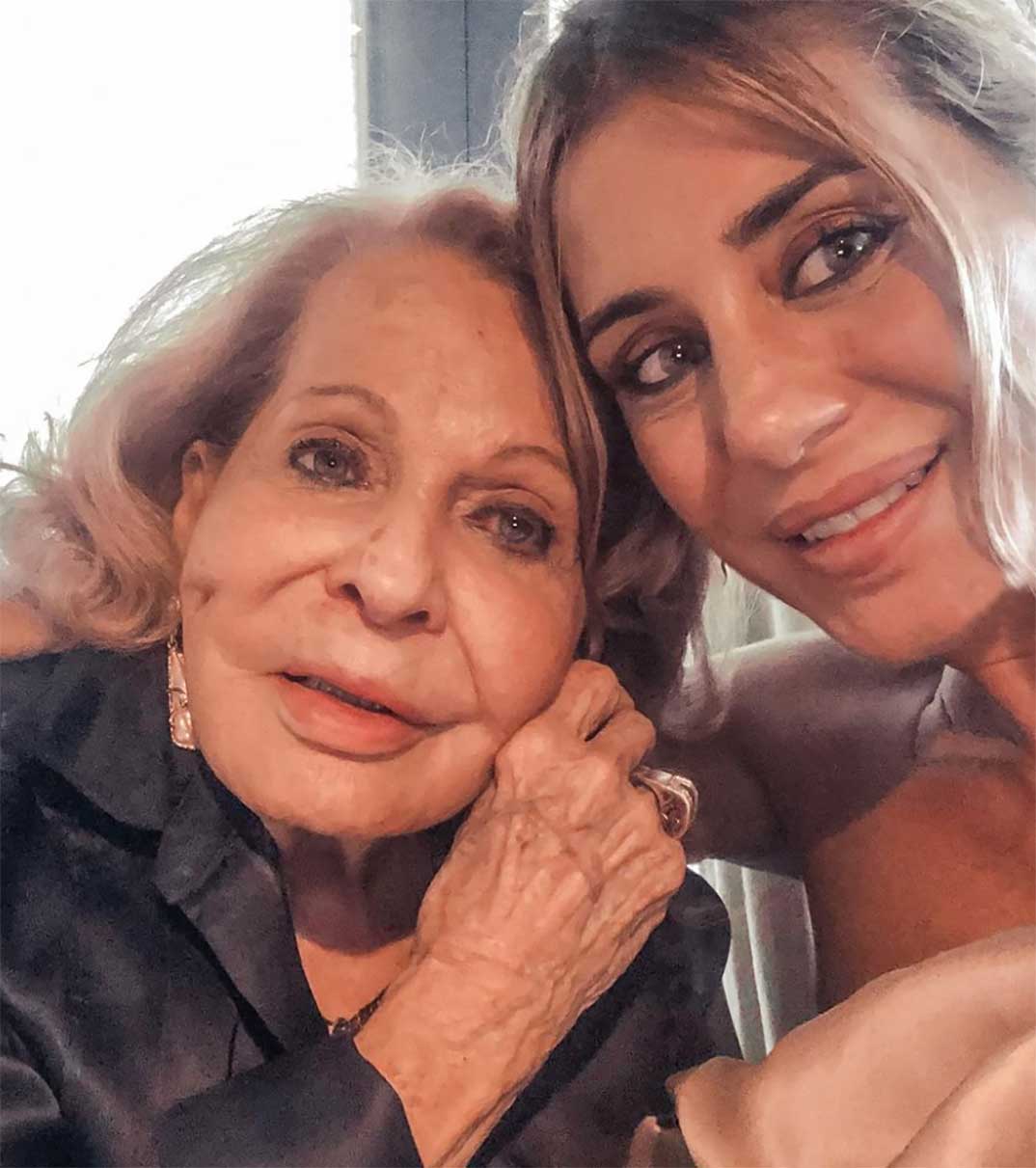 Elena Tablada con su abuela © Instagram