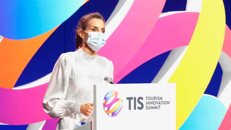 La reina Letizia recupera de su armario su vestido de la firma sevillana Cherubina