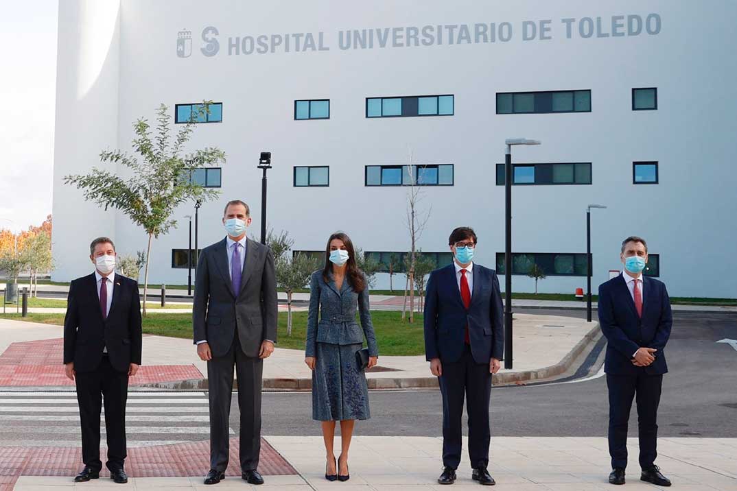 Reyes Felipe y Letizia - Hospital Universitario de Toledo © Casa S.M. El Rey