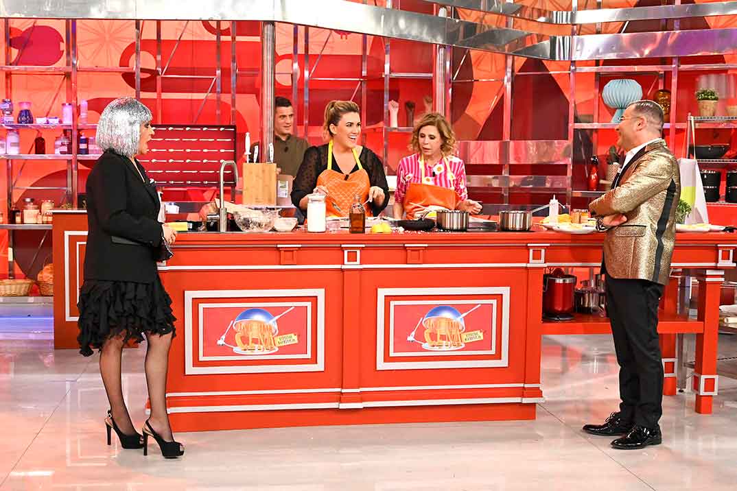 Lydia Lozano, Carlota Corredera, Agatha Ruíz de la Prada, Jorge Javier Vázquez - La última cena © Telecinco