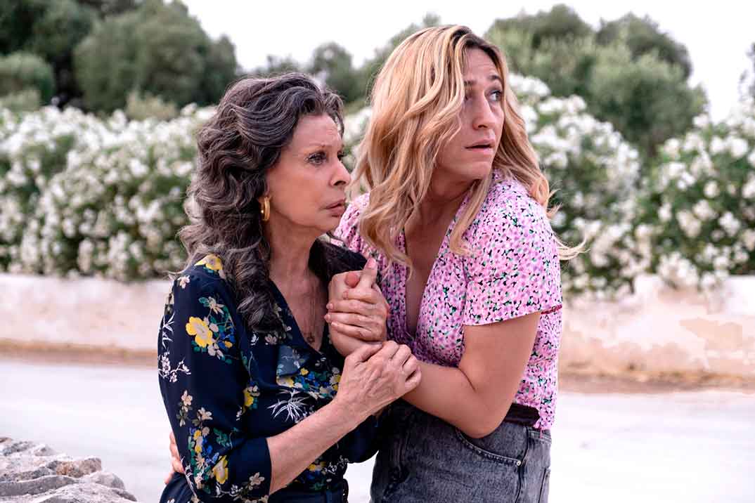 Sophia Loren y Abril Zamora - La vida por delante © Netflix