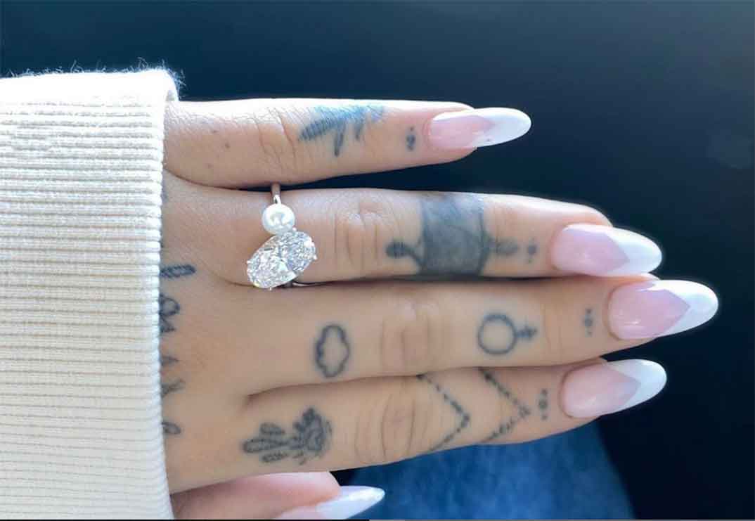 Ariana Grande anillo © Instagram
