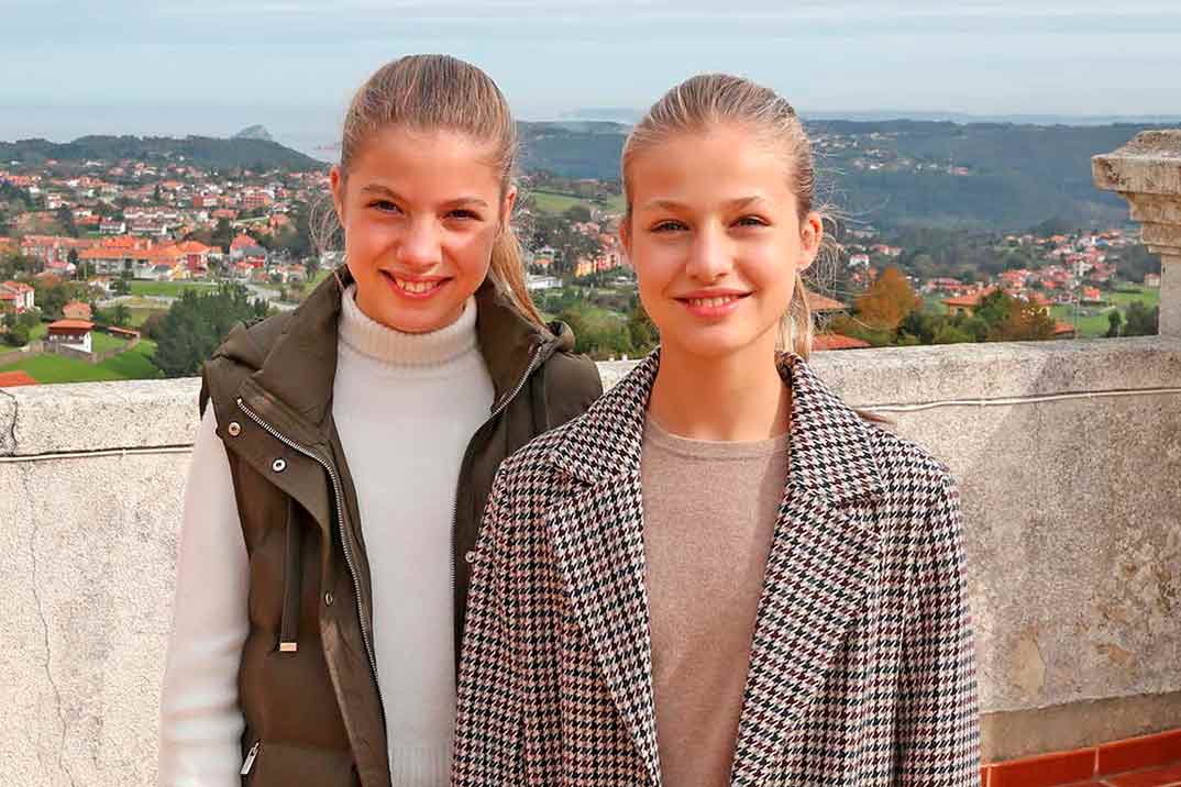 Así es la felicitación navideña de los Reyes y sus hijas, Leonor y Sofía