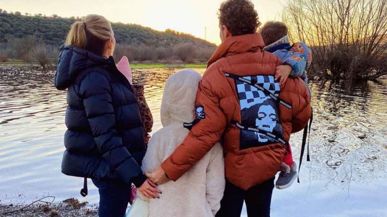 David Bisbal posa, por primera vez, con sus tres hijos