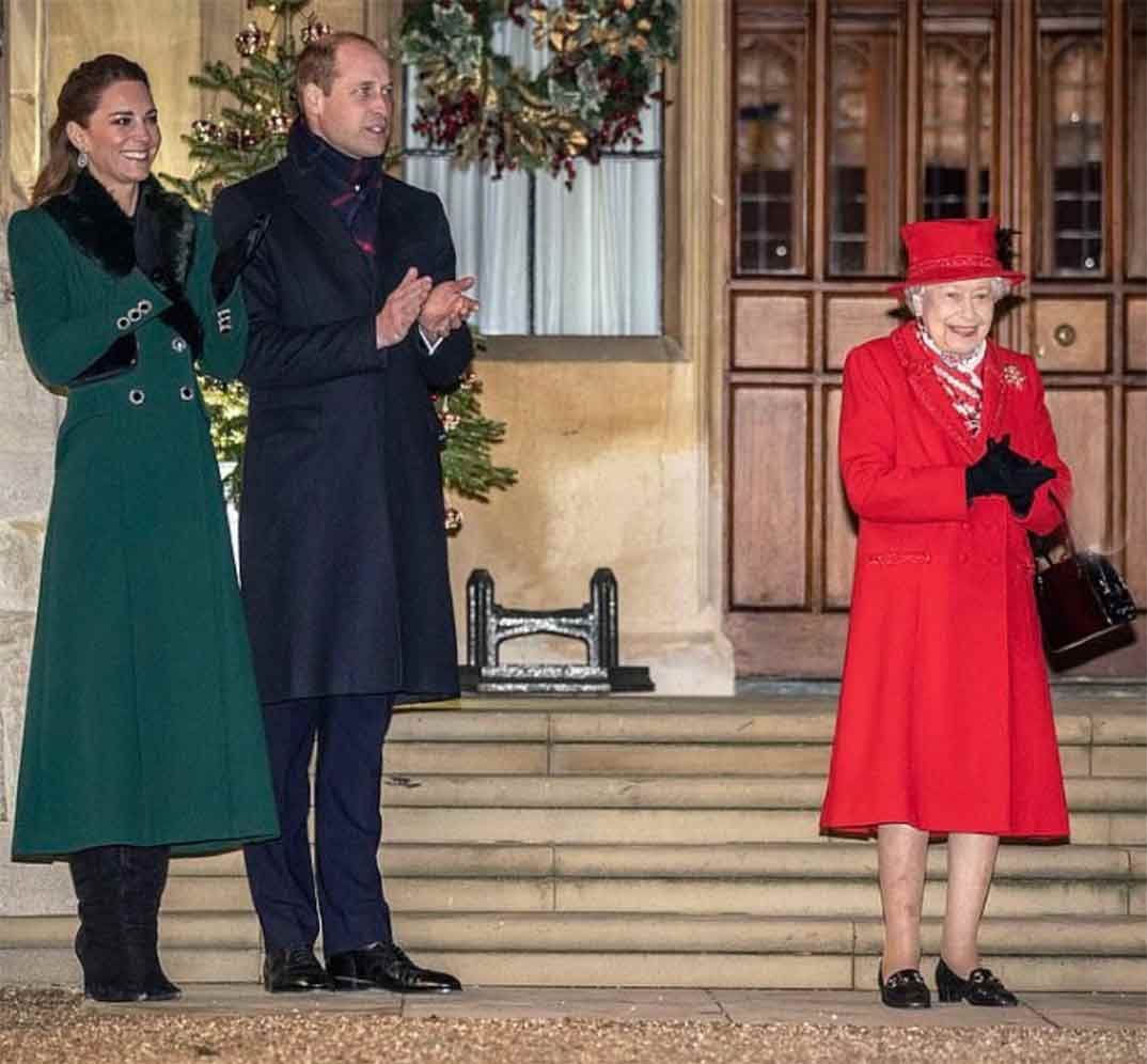 Los Duques de Cambridge con la reina Isabel II de Inglaterra © kesingtonroyal/Instagram