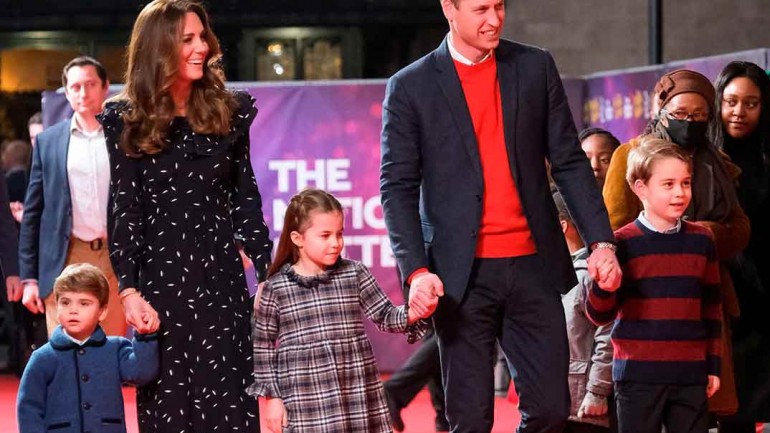 Los duques de Cambridge llevan a sus hijos, por primera vez, al teatro