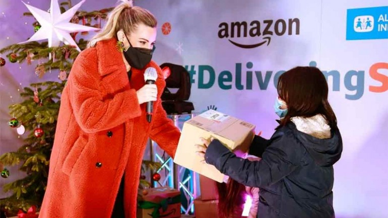 Edurne se convierte en una simpática ‘premamá Noel’