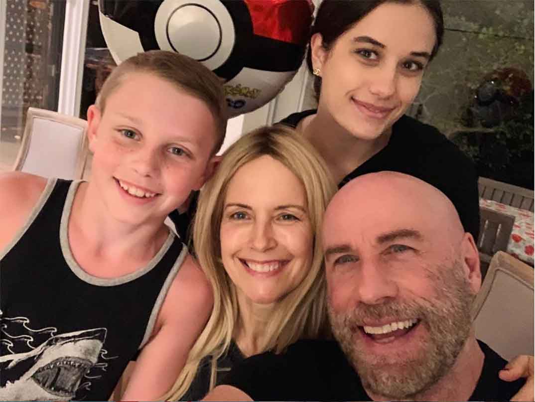 John Travolta y Kelly Preston con sus hijos © Instagram