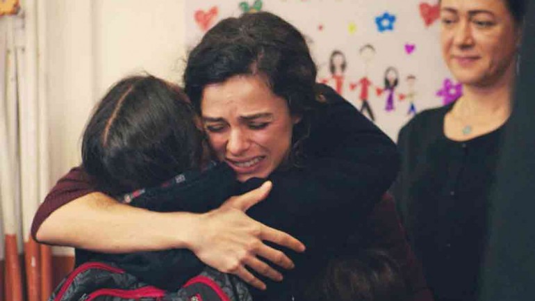 «Mujer» Capítulo 39 – Bahar recibe el alta hospitalaria
