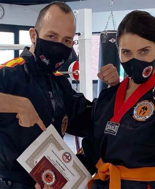 Pilar Rubio consigue el cinturón naranja de kick boxing