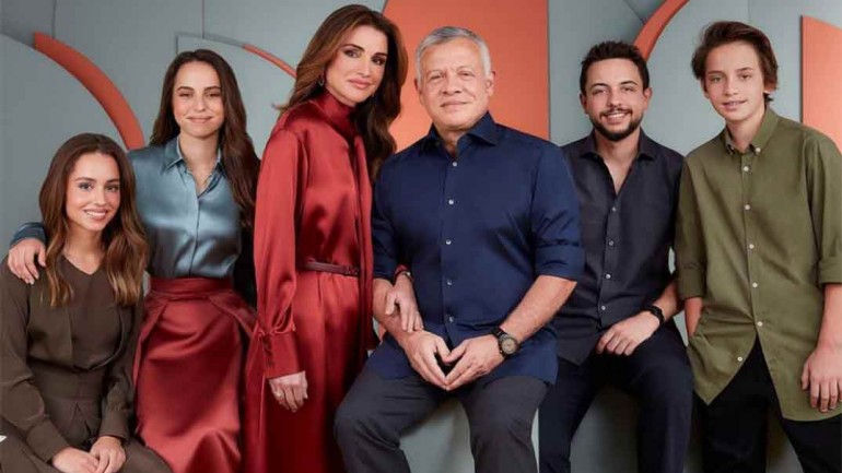 La sofisticada felicitación navideña de Raina de Jordania