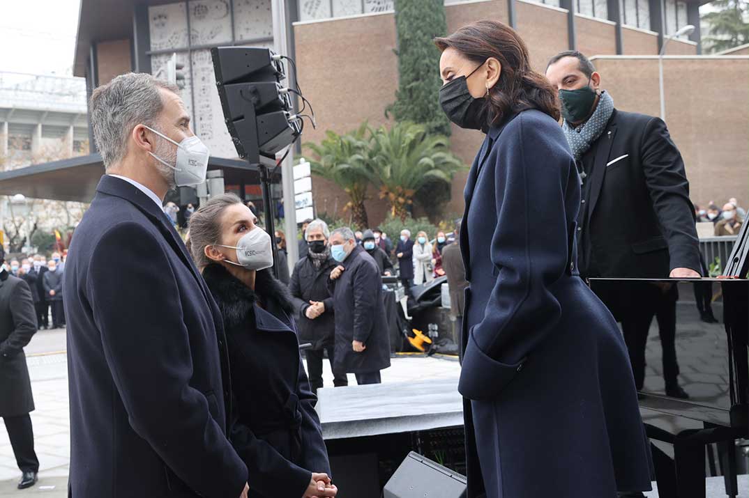 Reyes Felipe y Letizia - Homenaje Sanitarios © Casa S.M. El Rey