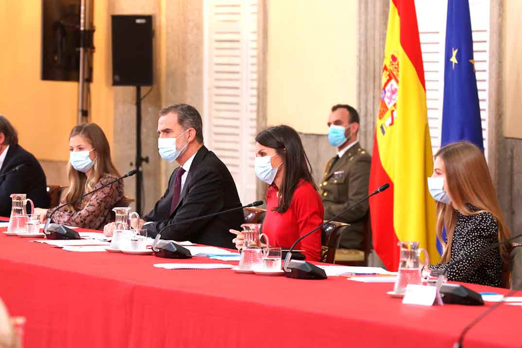 Reyes Felipe y Letizia con sus hijas, la princesa Leonor y la infanta Sofía - Patronato de la Fundación Princesa de Girona © Casa S.M. El Rey