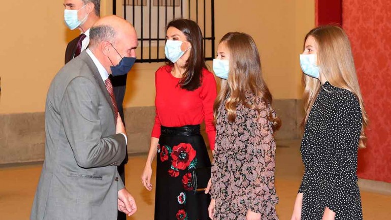 Los estilismos de la reina Letizia y sus hijas para asistir a la reunión del Patronato de la Fundación Princesa de Girona