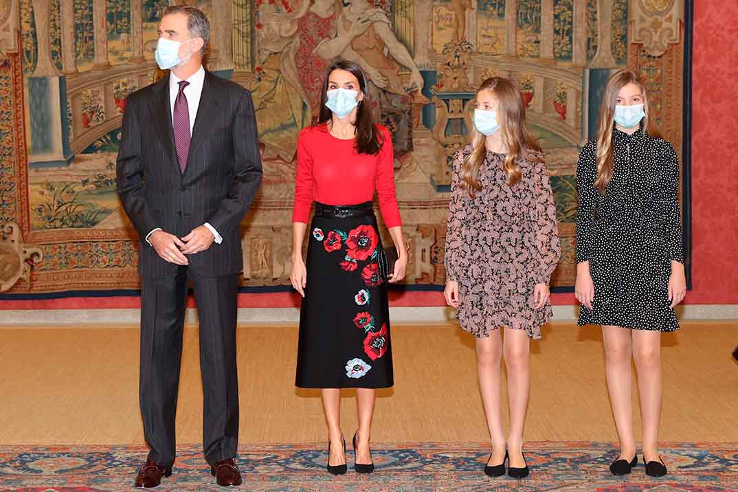 Reyes Felipe y Letizia con sus hijas, la princesa Leonor y la infanta Sofía - Patronato de la Fundación Princesa de Girona © Casa S.M. El Rey