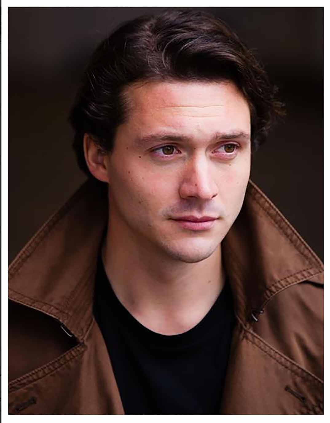 DAVID OAKES como EARL GODWIN