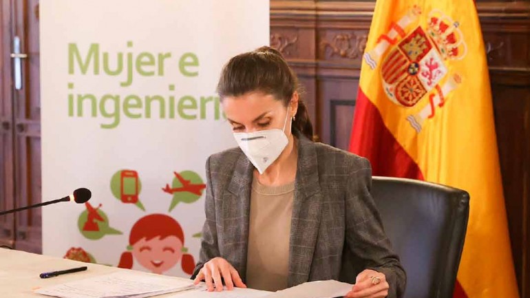La reina Letizia recupera su traje sastre de cuadros Príncipe de Gales