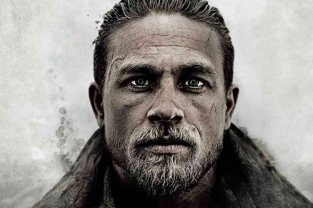 ‘Rey Arturo: la leyenda de Excalibur’  de Guy Ritchie con Charlie Hunnam y Jude Law