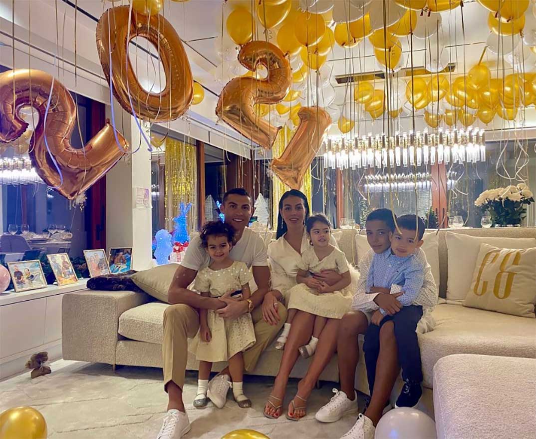 Cristiano Ronaldo con Georgina Rodríguez y sus hijos © Instagram
