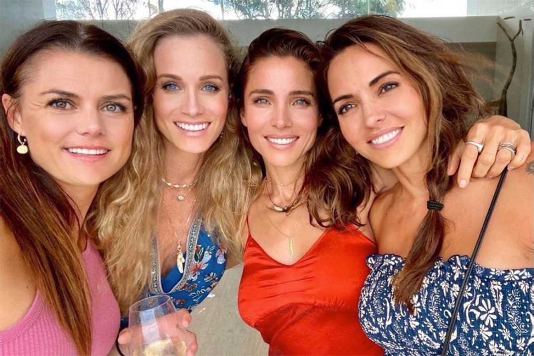 Elsa Pataky, ajena a los rumores sobre su matrimonio, se divierte con sus amigas