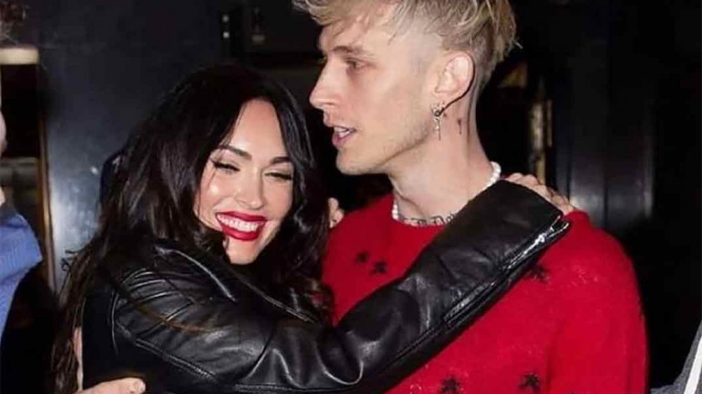 Megan Fox presume de anillo… ¿de compromiso?