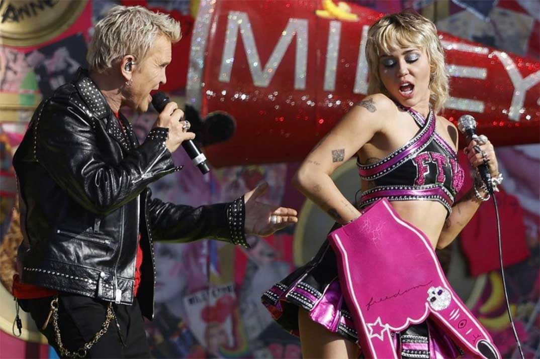 Miley Cyrus y Billy Idol - Super Bowl 2021 © Redes Sociales