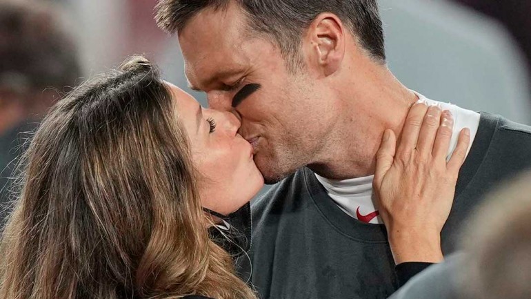 El apasionado beso de Tom Brady a Gisele Bündchen tras ganar la Super Bowl