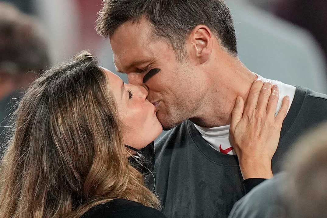 El apasionado beso de Tom Brady a Gisele Bündchen tras ganar la Super Bowl
