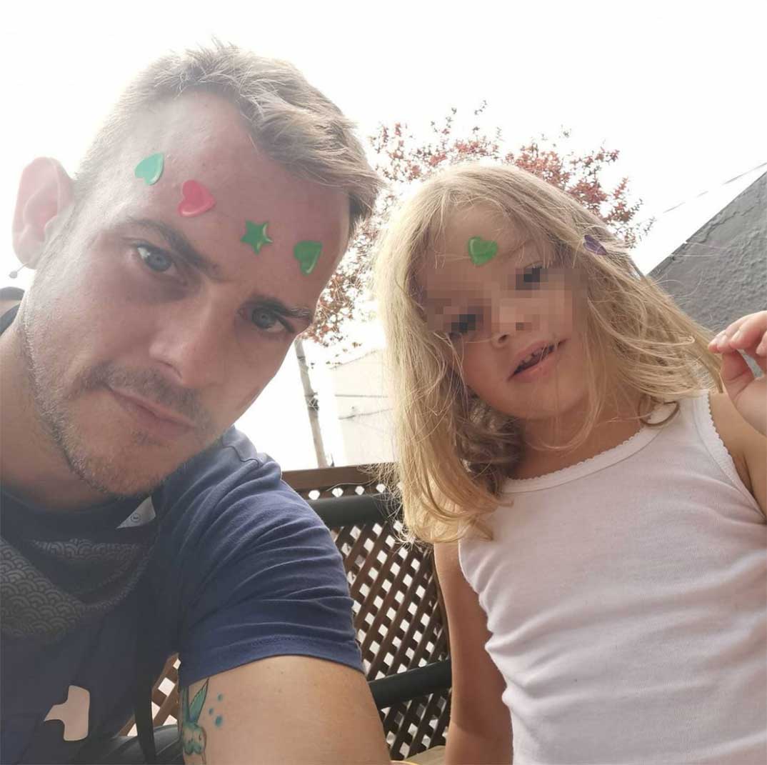 Álex Casademunt con su hija Bruna © Instagram