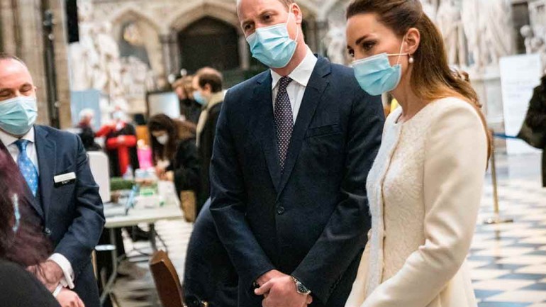 Los duques de Cambridge rememoran el día de su boda con una visita a la abadía de Westminster