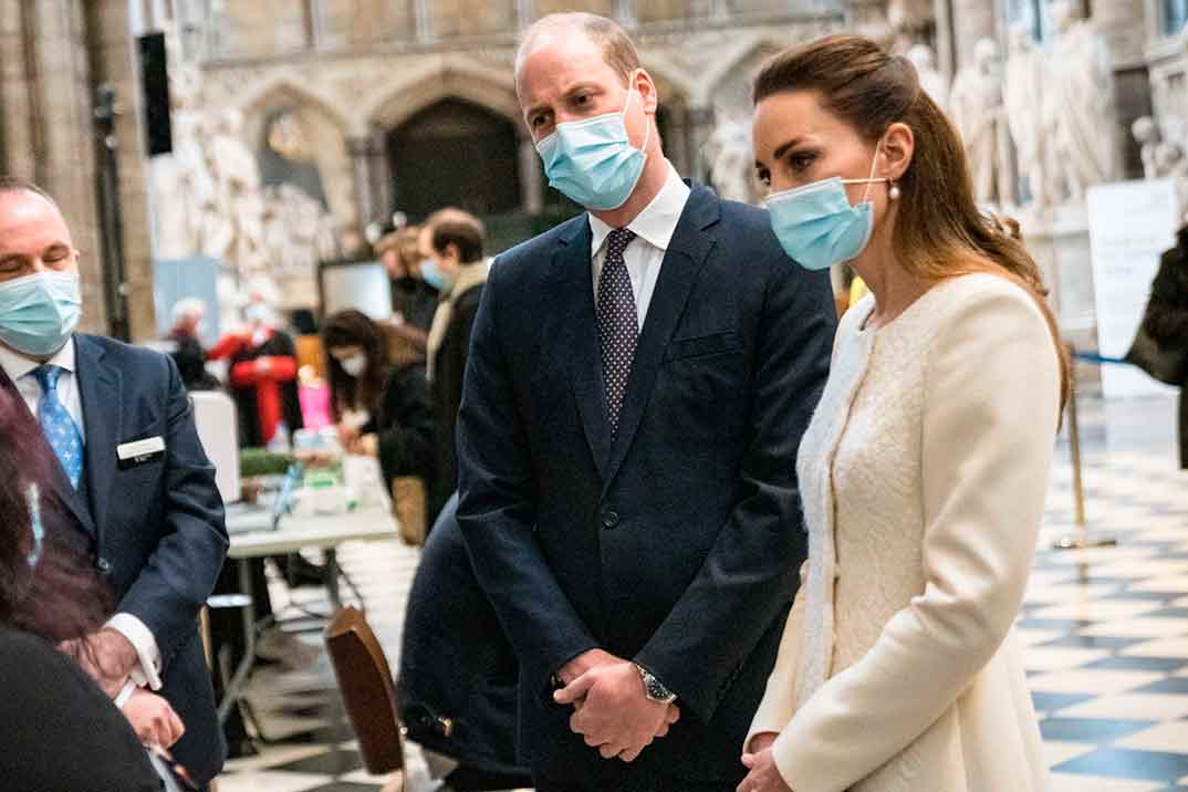 Los duques de Cambridge rememoran el día de su boda con una visita a la abadía de Westminster