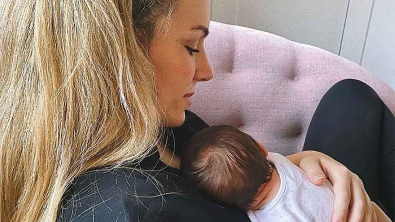 El primer paseo de Edurne con su pequeña Yanay