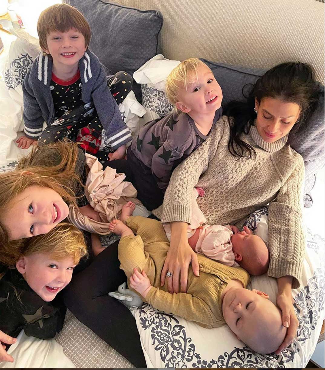 Alec Baldwin e Hilaria Baldwin con sus hijos © Instagram
