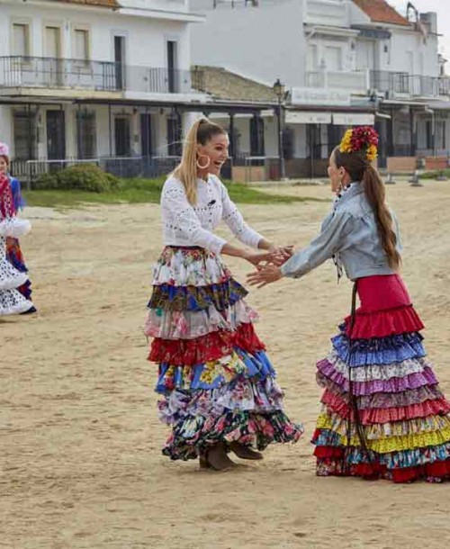 “Maestros de la costura” viaja a El Rocío para sumergirse en la moda flamenca