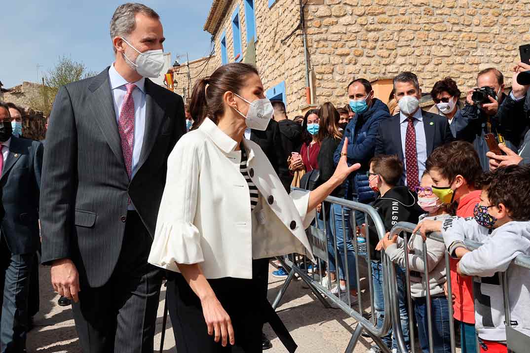 El perfecto look primaveral de la reina Letizia, con una chaqueta con 12 años