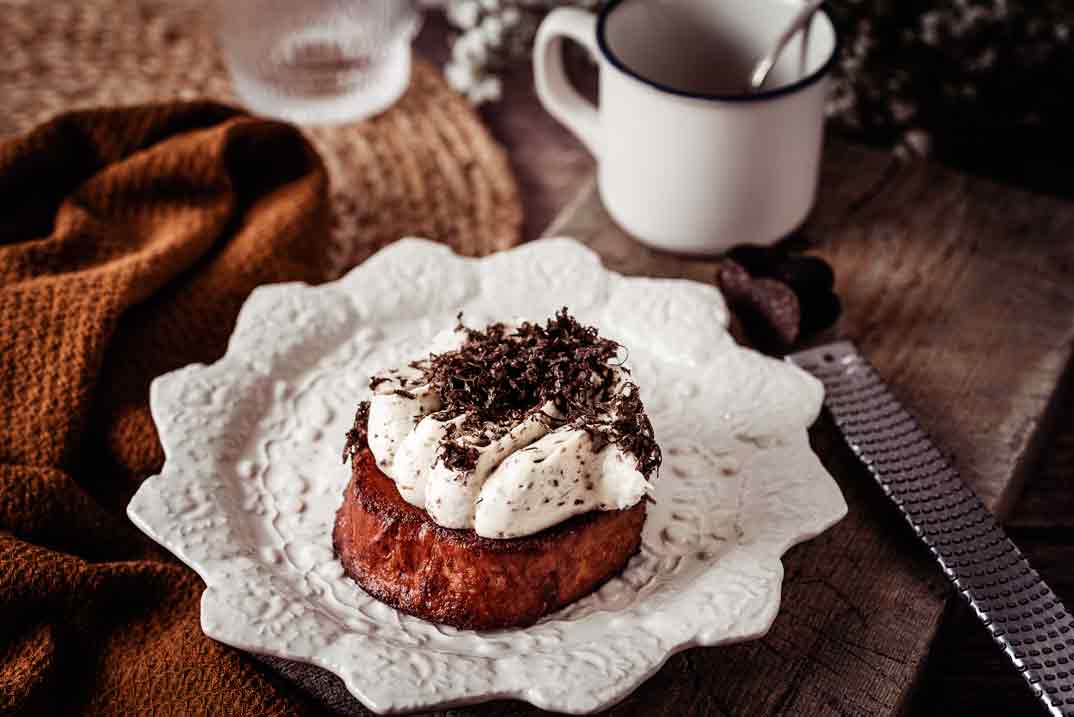 La torrija se reinventa en Pastelería Mallorca con una versión de trufa negra de Nino Redruello