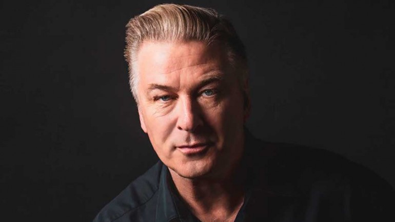 La familia de Halyna Hutchins demanda a Alec Baldwin por negligencia