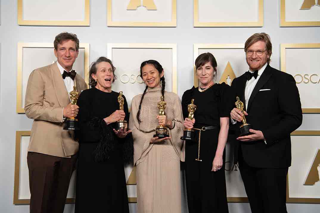 Peter Spears, Frances McDormand, Chloé Zhao, Mollye Asher y Dan Janvey - Nomaland - Premios Oscar 2021 © Matt Petit / AMPAS