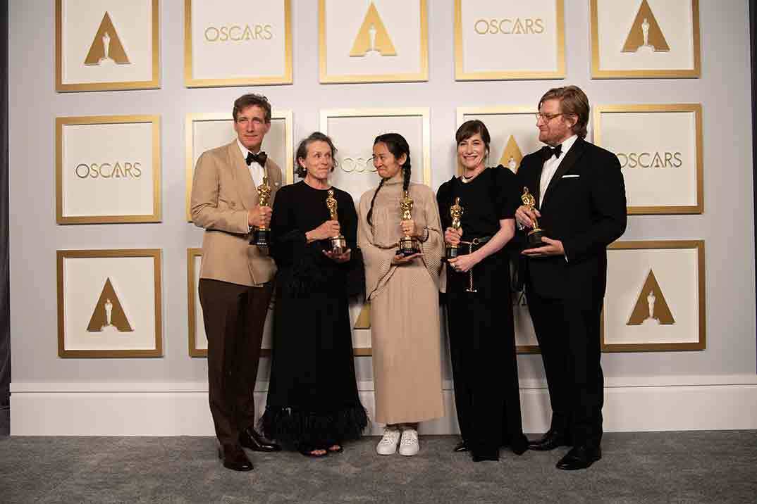 Peter Spears, Frances McDormand, Chloé Zhao, Mollye Asher y Dan Janvey - Nomaland - Premios Oscar 2021 © Matt Petit / AMPAS