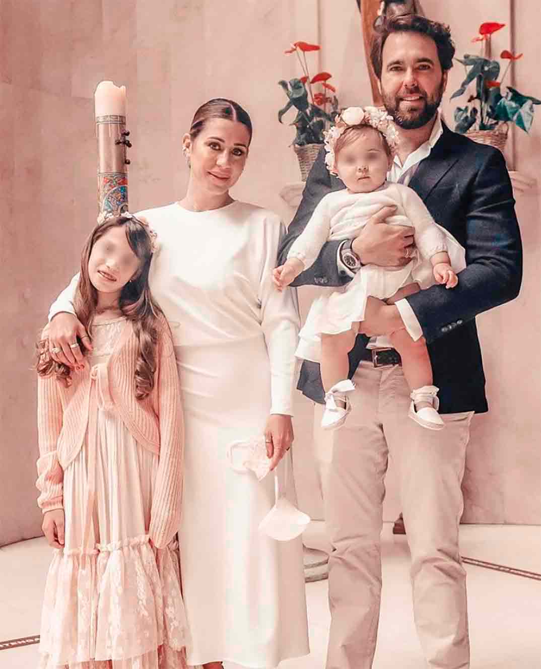 Elena Tablada y Javier Ungría con sus hijas © Instagram