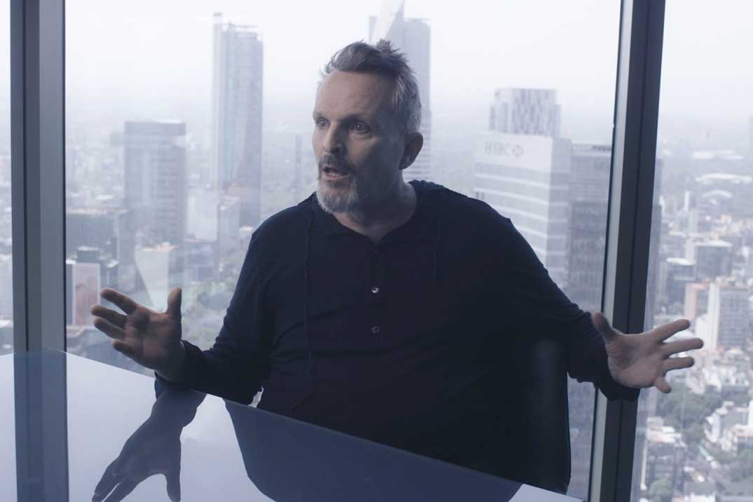 Miguel Bosé defiende su postura negacionista: “Es una postura que llevo con la cabeza bien alta”