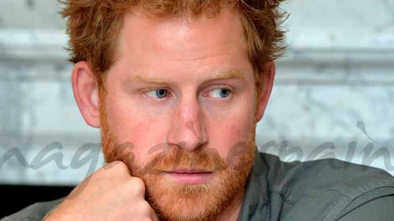 El príncipe Harry estaría dispuesto a asumir temporalmente funciones reales por la enfermedad de su padre
