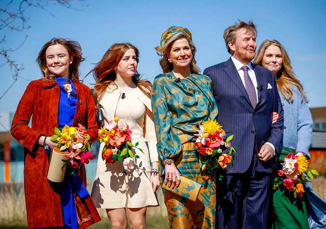 Reyes Guillermo y Máxima de Holanda con sus hijas - Día del Rey © koninklijkhuis/Redes Sociales