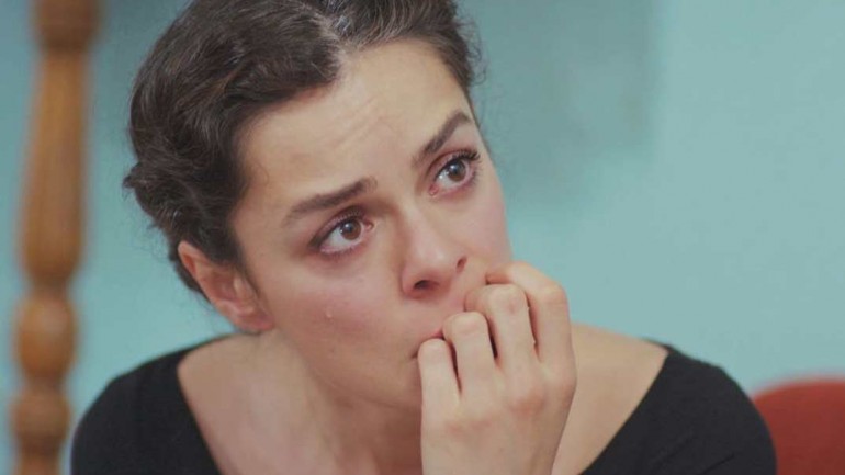 «Mujer» Capítulo 63: Bahar descubre al fin las fotos de Sarp con Sirin