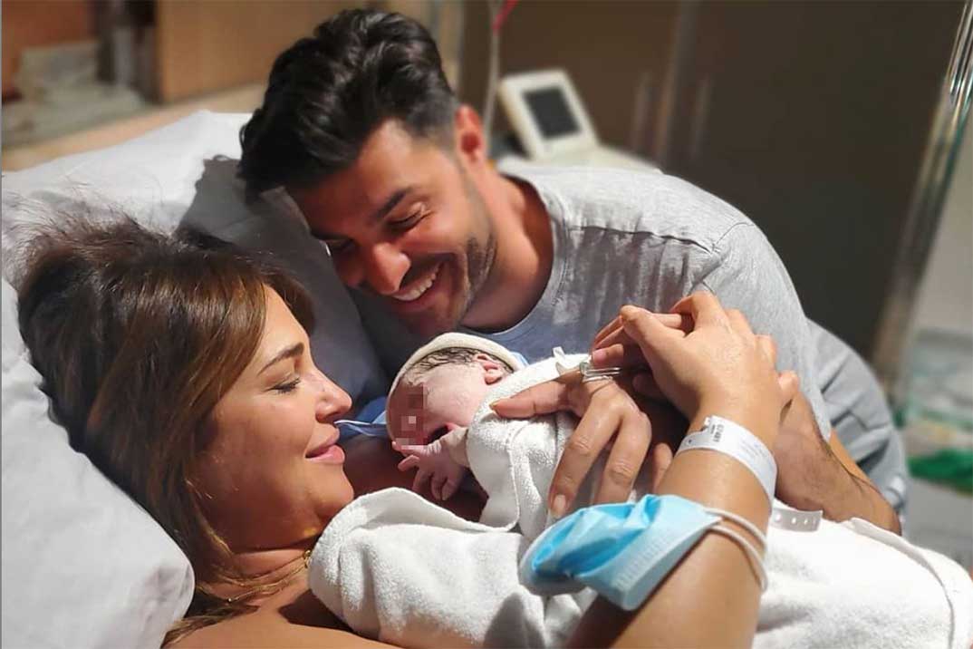 Paula Echevarría y Miguel Torres con el pequeño Miguel © Instagram