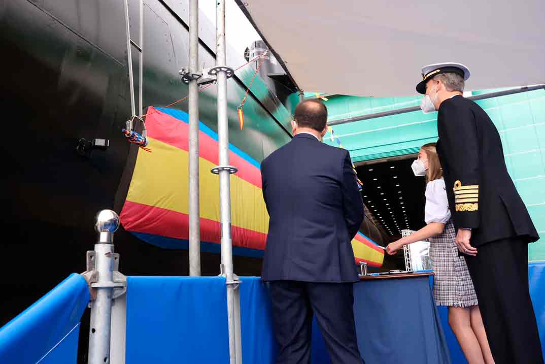 Reyes Felipe y Letizia con sus hijas Leonor y Sofía - Astilleros de Navantia. Cartagena © Casa S.M.El Rey