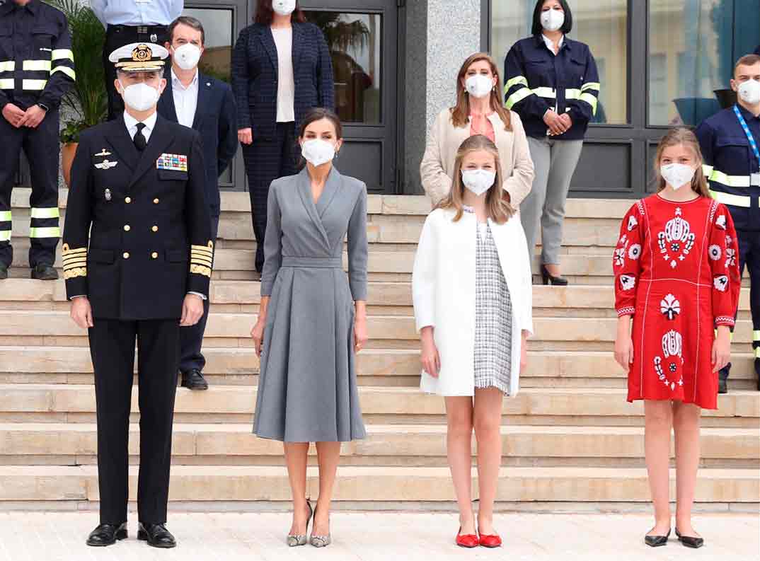 Reyes Felipe y Letizia con sus hijas Leonor y Sofía - Astilleros de Navantia. Cartagena © Casa S.M.El Rey