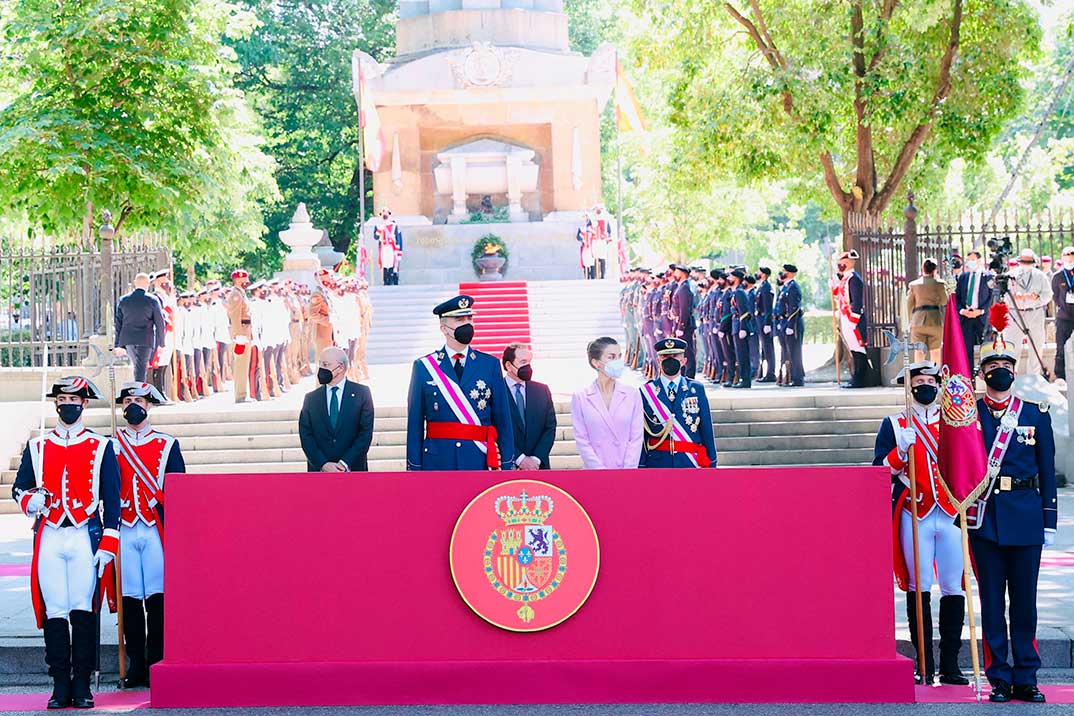 Reyes Felipe y Letizia - Día de las Fuerzas Armadas © Casa S.M. El Rey