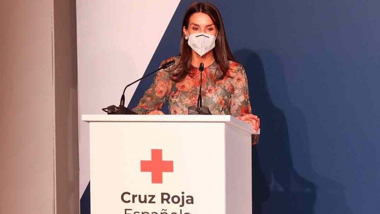 La reina Letizia recupera su vestido de Zara mas viral