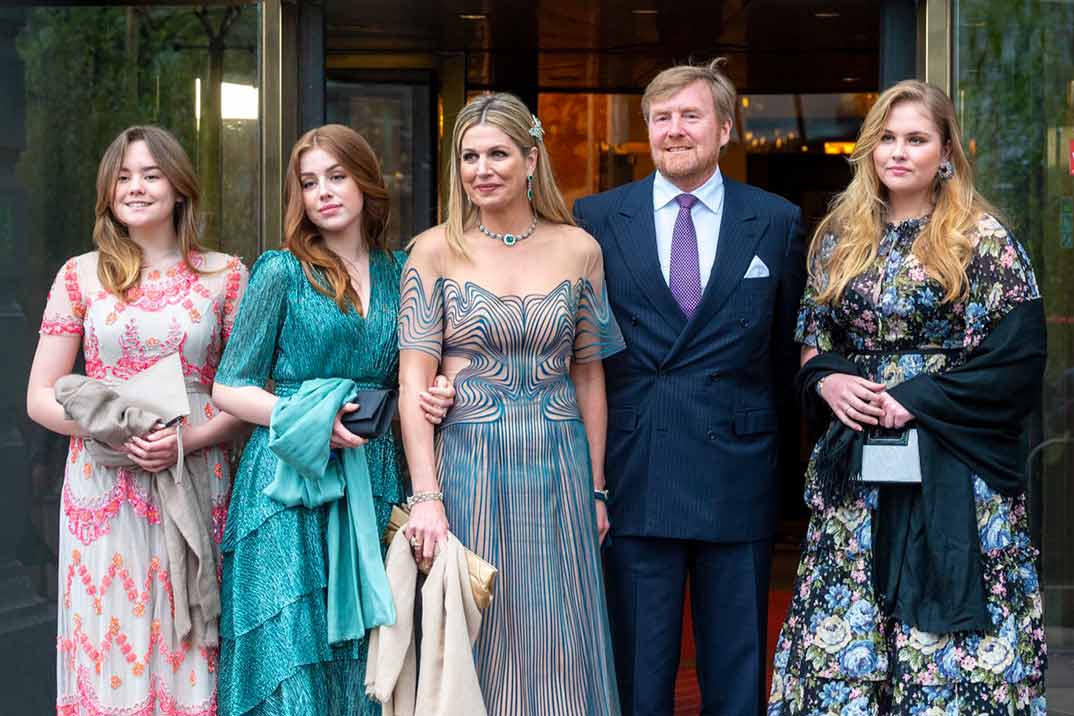 Reyes Guillermo y Máxima de Holanda con sus hijas © koninklijkhuis/Instagram